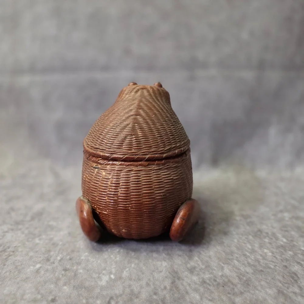 Vintage Frog Basket Wicker Rattan Lidded Storage Plastic Eyes